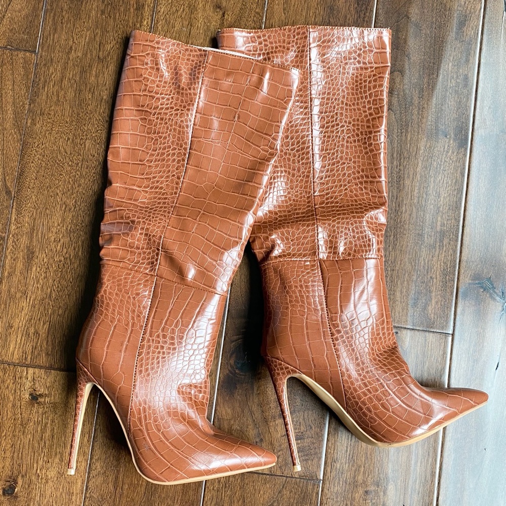 NWOT Sexy Stiletto Knee High Faux Leather Boots - Size 7-1/2 (38) - Picture 2 of 5